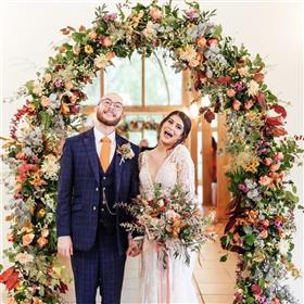 fwthumbBeautiful Autumn ceremony Lilys Flowers Surrey.jpg